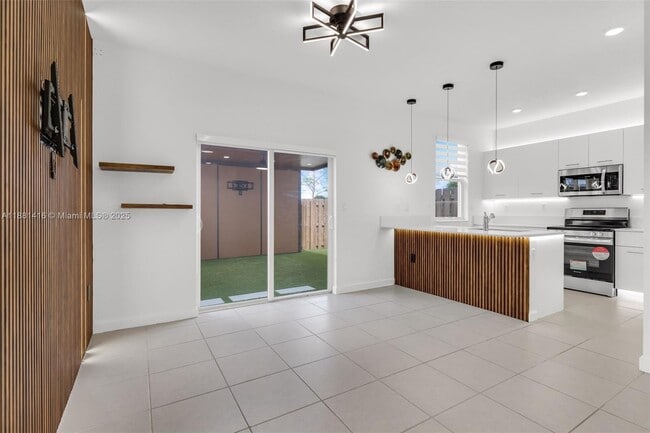 12373 NW 24th Pl in Miami Shores, FL - Building Photo - Building Photo