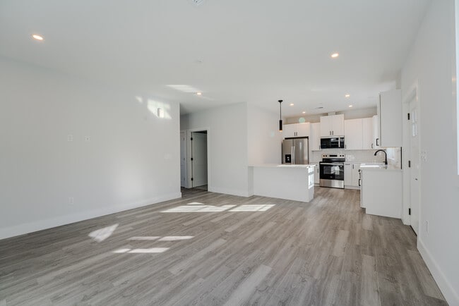 Marin Village in Brookfield, CT - Building Photo - Building Photo