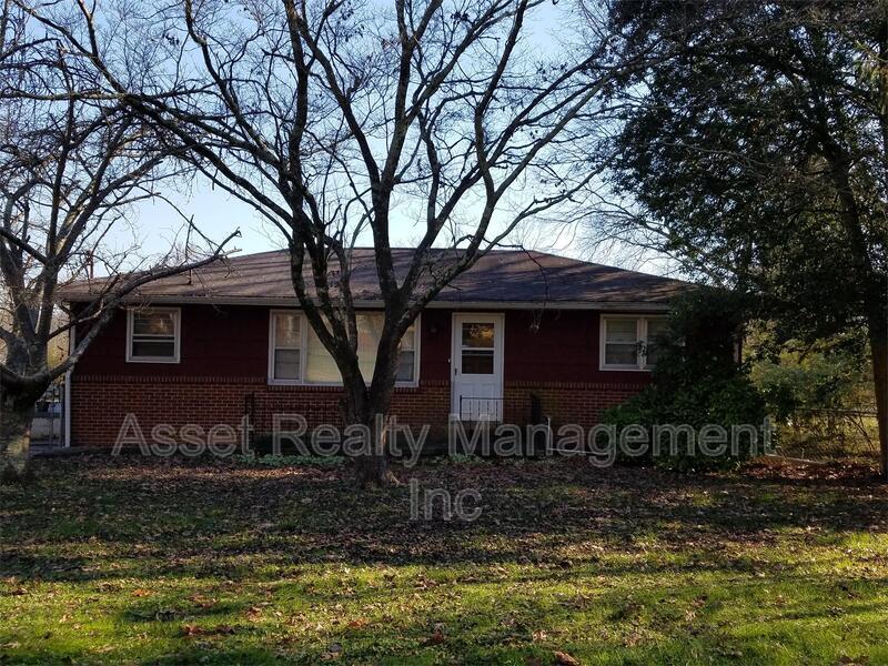 207 Meadowview Dr in Kingston, TN - Building Photo