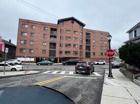 205 Ferry St in Everett, MA - Building Photo