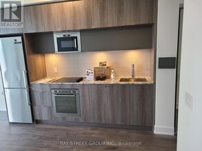 575 Bloor St E in Toronto, ON - Building Photo - Building Photo