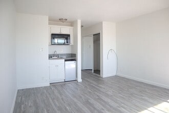 932 Westmoreland Ave in Los Angeles, CA - Building Photo - Building Photo