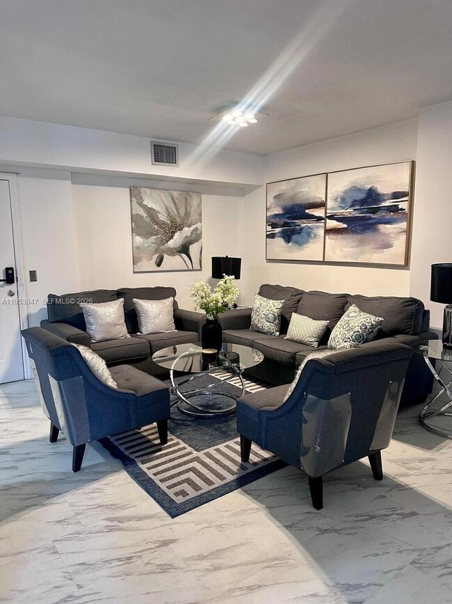 9340 Fontainebleau Blvd in Miami, FL - Building Photo - Building Photo