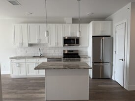 228 Park Ave in East Rutherford, NJ - Building Photo