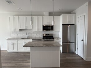 228 Park Ave in East Rutherford, NJ - Foto de edificio - Building Photo