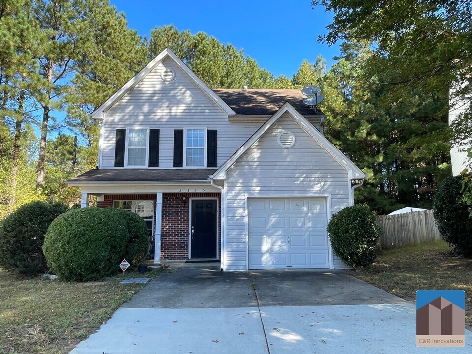 2345 Delfern Dr in Lawrenceville, GA - Building Photo
