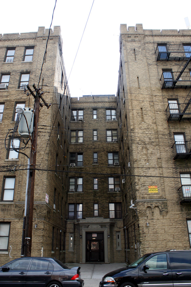 2816 Roebling Ave in Bronx, NY - Foto de edificio - Building Photo