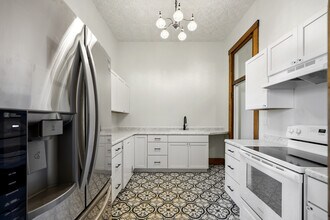 217 N Sibley Ave, Unit 1 in Litchfield, MN - Foto de edificio - Building Photo