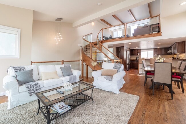 property at 1107 Loma Dr