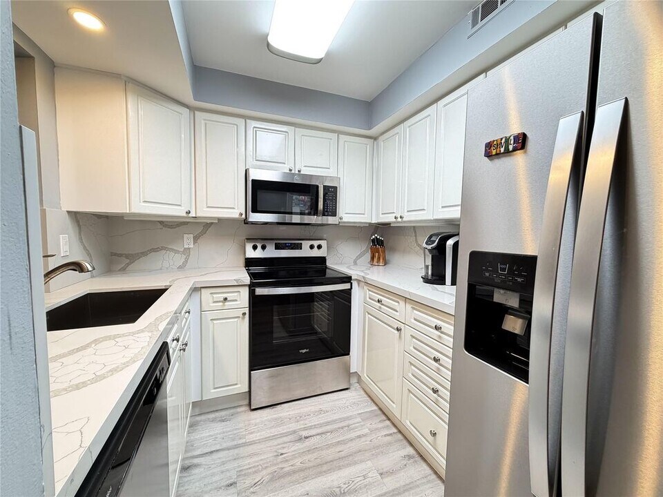 1301 River Reach Dr in Fort Lauderdale, FL - Building Photo