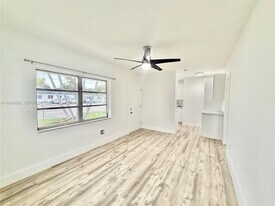 1942 NE 172nd St in North Miami Beach, FL - Building Photo