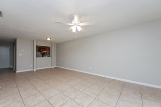 5385 Hawk Dr in Kissimmee, FL - Building Photo - Building Photo