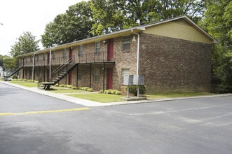 Lakeview Apartments in Forest Park, GA - Building Photo - Building Photo