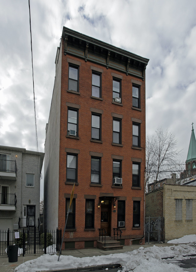 311 7th St in Jersey City, NJ - Building Photo - Building Photo