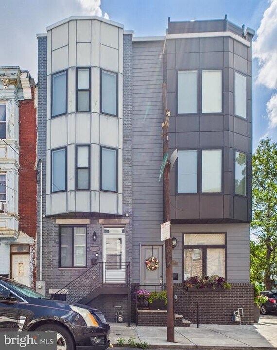 2003 S 8th St in Philadelphia, PA - Building Photo
