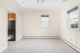 250 West Ave in Patchogue, NY - Building Photo - Building Photo