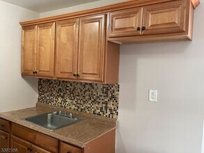 384 E 9th Ave in Roselle, NJ - Building Photo - Building Photo