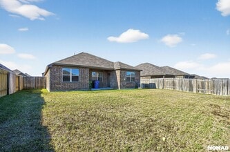1829 Tyne Way in Crowley, TX - Foto de edificio - Building Photo