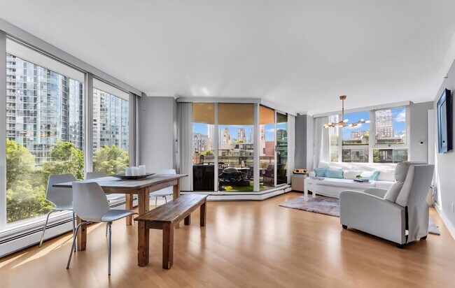 1009 Expo Blvd in Vancouver, BC - Building Photo - Building Photo