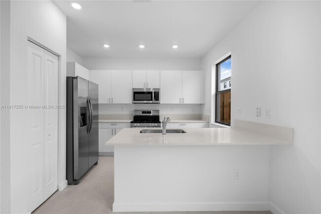 12947 SW 231st Ter in Goulds, FL - Building Photo - Building Photo