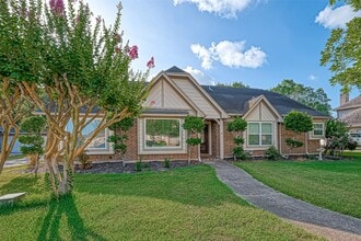 2438 Hodges Bend Cir in Sugar Land, TX - Building Photo - Building Photo