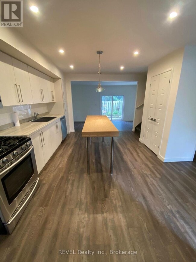 5815 Swayze Dr in Niagara Falls, ON - Building Photo - Building Photo