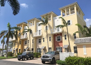 Vintage at Lighhouse Point in Lighthouse Point, FL - Building Photo - Building Photo