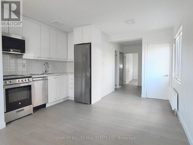 521 Browns Line in Toronto, ON - Building Photo - Building Photo