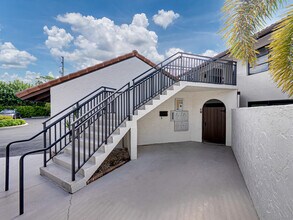 4082 Belair Ln in Naples, FL - Building Photo - Building Photo
