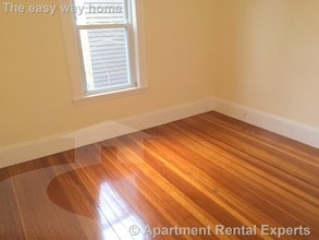 104 Summer St, Unit 1 in Somerville, MA - Building Photo - Building Photo