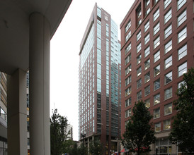 Baumhart Hall in Chicago, IL - Foto de edificio - Building Photo