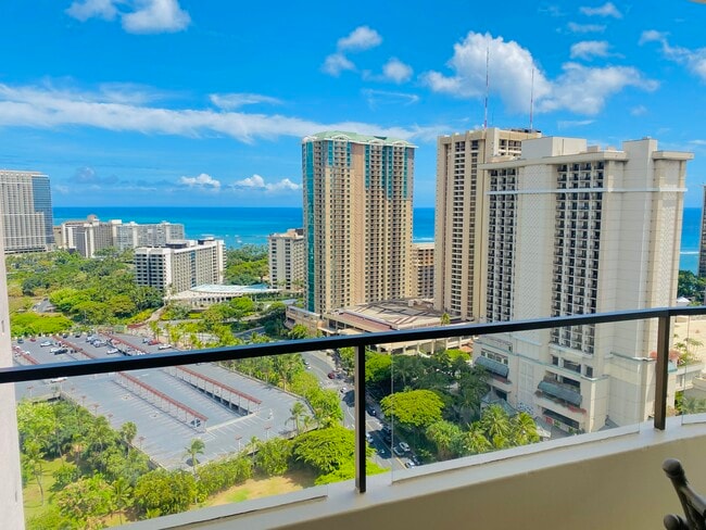 1910 Ala Moana Blvd, Unit 29A in Honolulu, HI - Building Photo - Building Photo