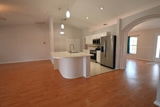 136 SE 19th Ln in Cape Coral, FL - Building Photo - Building Photo