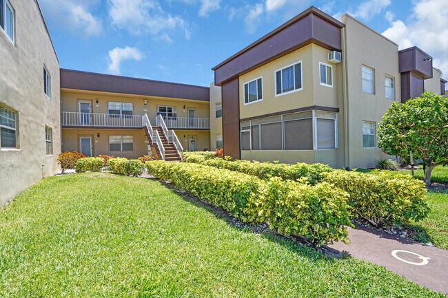 810 Burgundy St in Delray Beach, FL - Building Photo - Building Photo