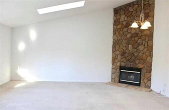 187 Red Cardinal Ct in Poughkeepsie, NY - Building Photo - Building Photo