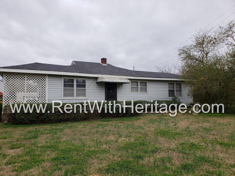 11931 Veterans Memorial Hwy in Douglasville, GA - Building Photo