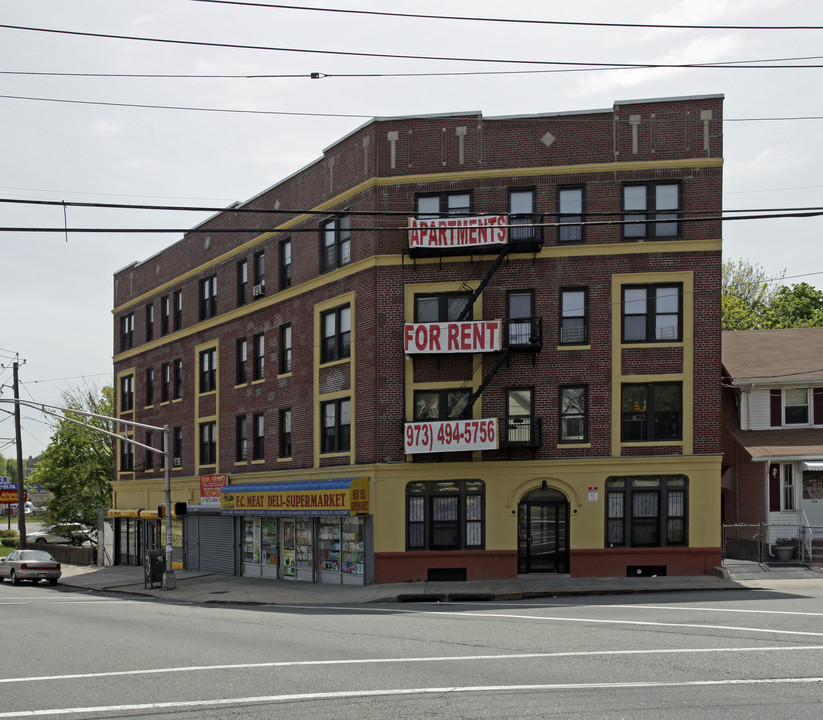 780 Lyons Ave in Irvington, NJ - Building Photo