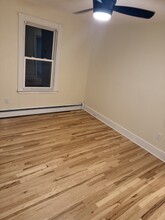192 Presumpscot St, Unit Second floor in Portland, ME - Foto de edificio - Building Photo