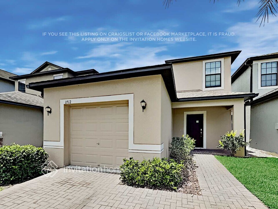 1712 Acadia Harbor Pl in Brandon, FL - Building Photo