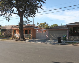 1647 Myra Ave in Los Angeles, CA - Foto de edificio - Building Photo