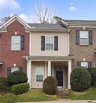 2555 Flat Shoals Rd in Atlanta, GA - Building Photo