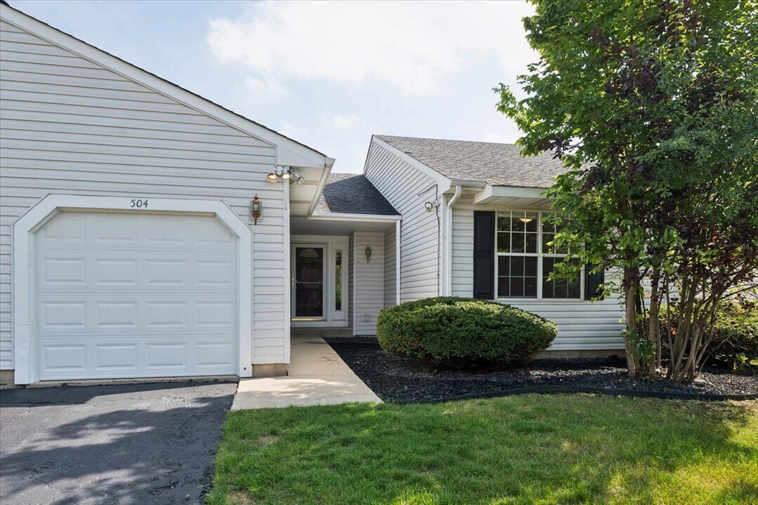 504 Lyon Dr in Buffalo Grove, IL - Building Photo