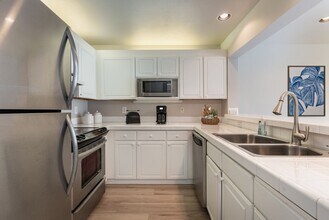 263 N Hayden Bay Dr in Portland, OR - Building Photo - Building Photo