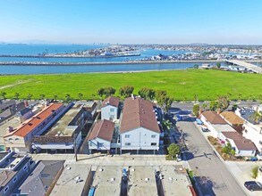 134 1st St in Seal Beach, CA - Foto de edificio - Building Photo