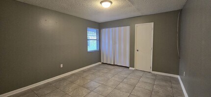 2570-2572 Chestnut Woods Dr in Lakeland, FL - Building Photo - Building Photo