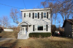 609 Blakely St in Woodstock, IL - Building Photo