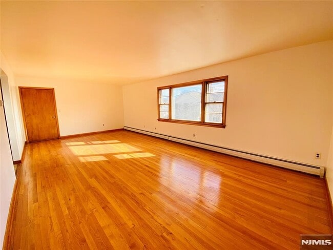 331 Capitol St in Saddle Brook, NJ - Building Photo - Building Photo