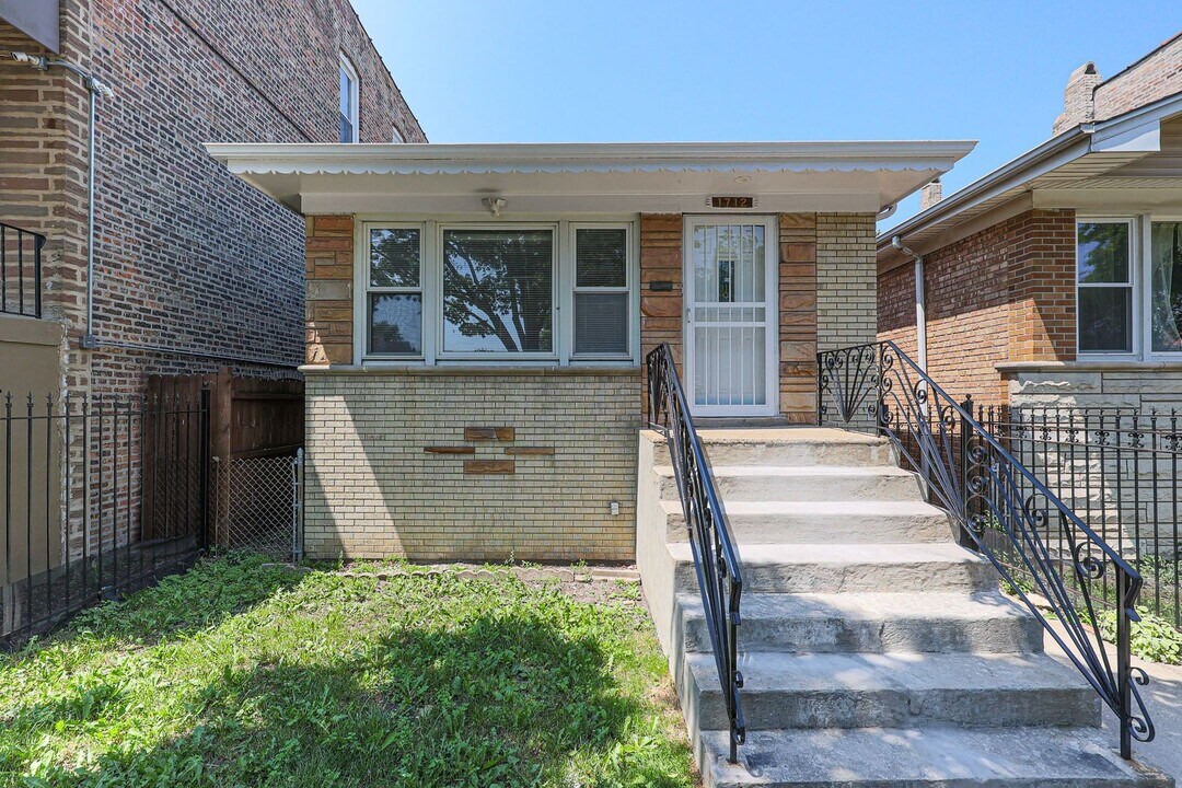 1712 N Springfield Ave in Chicago, IL - Building Photo