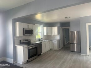 11 Clifford Rd in Menands, NY - Building Photo - Building Photo