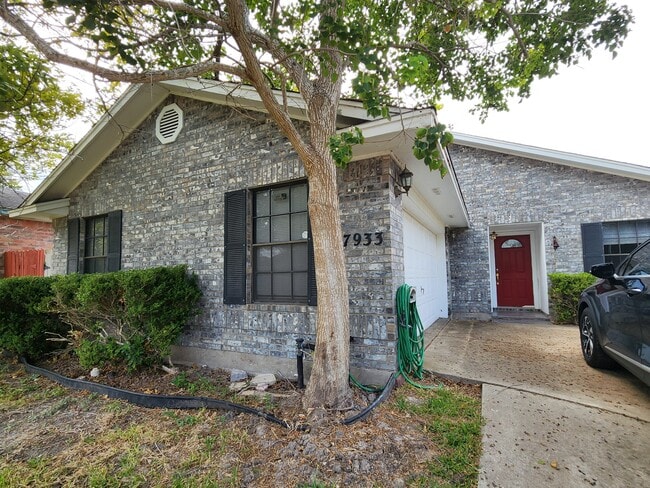 7933 Wolverine Dr in Corpus Christi, TX - Building Photo - Building Photo